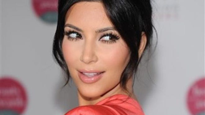 Kim Kardashian Red Carpet Over shoulder 640